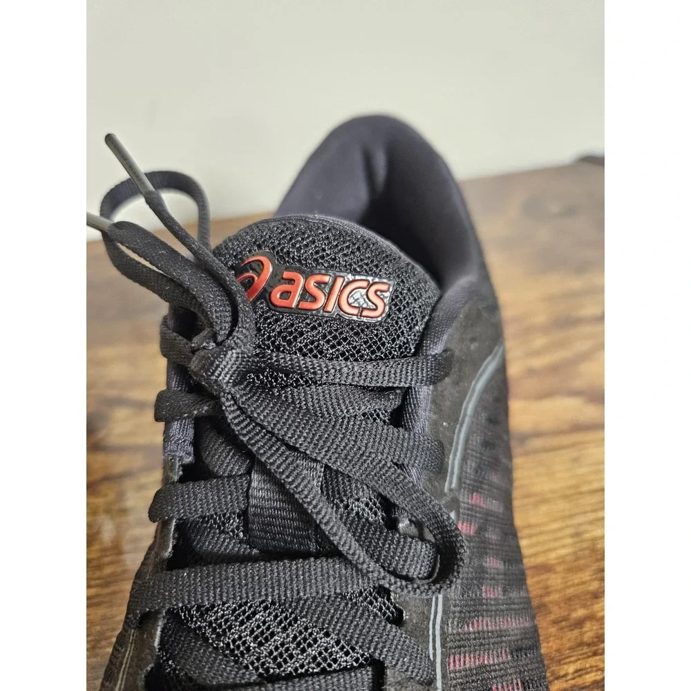 Nike used excellent
